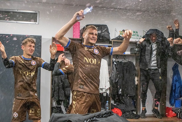 26岁姆巴佩强悍突破，断门将后爆射空门惊艳.